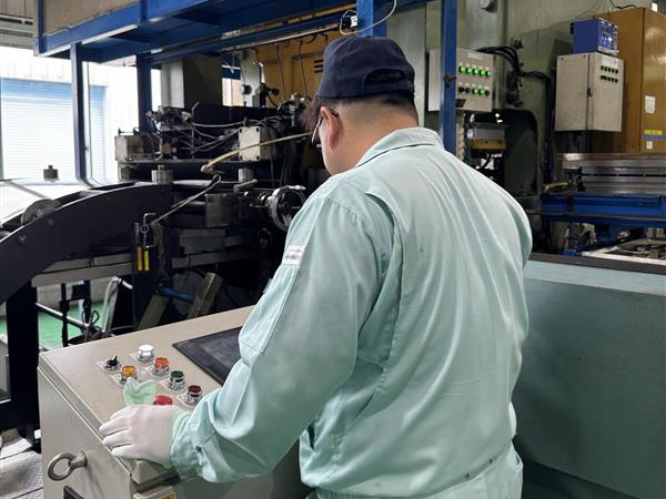 製造担当の業務風景