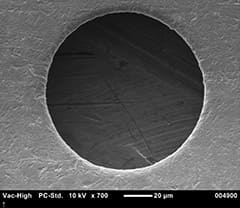 チタン箔 厚さ5 μmへ孔径100 μmの開孔を施した試作品1