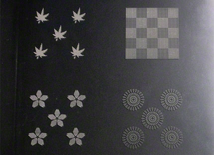 樹脂パンチングの加工例（ポリカーボネート板への4種の柄の孔あけ加工）