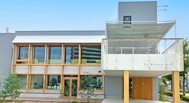 エキスパンドメタルの2階テラスフェンスの事例【La Maison du R】
